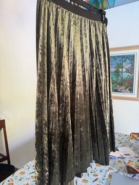 Max Studio Olive Velvet Pleated Midi Skirt